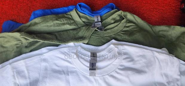 Quality Unisex Plain T-shirt.,.