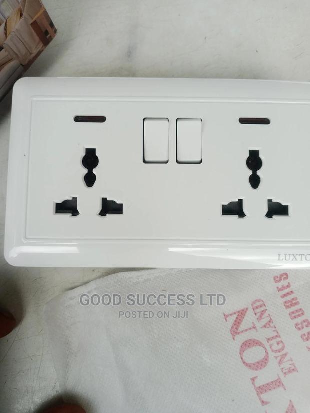 13A Double Socket (5in1box) · Photo 4