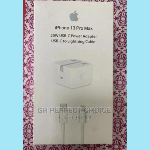 iPhone USB Type Fast Charger 3pin · Photo 1