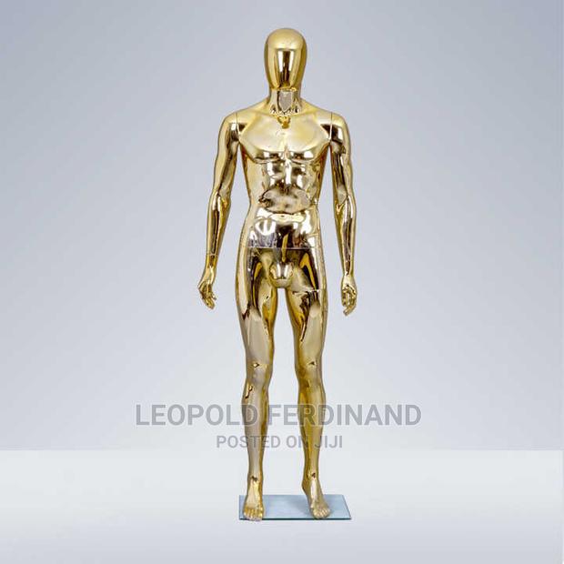 Luxury Golden and Black Mannequins · Photo 4