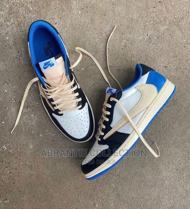 Air Jordan 1 Low Travis Scott Fragment Military Blue · Photo 3
