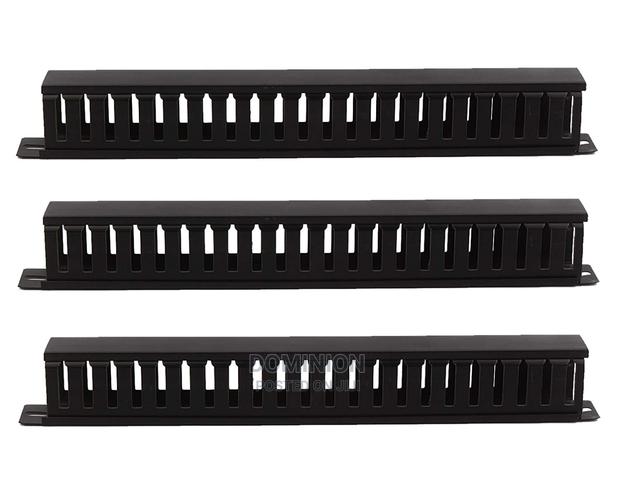 D Link 19'' 1U Metal Cable Manager With Cover · Photo 2