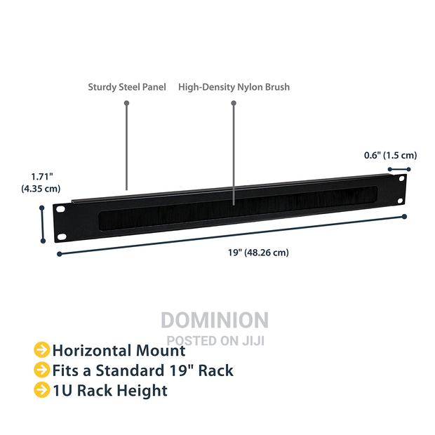 D Link 19'' 1U BRUSH Cable Manager · Photo 2