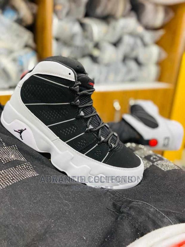 Air Jordan 9 Particle Grey · Photo 3