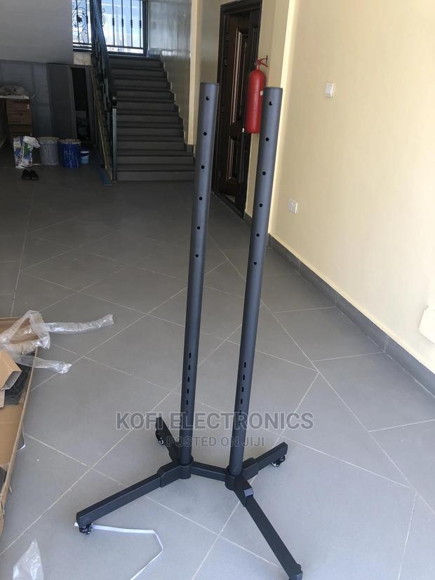 Sleek TV Stand/Tv Trolley for 37′′-70′′ TV · Photo 3
