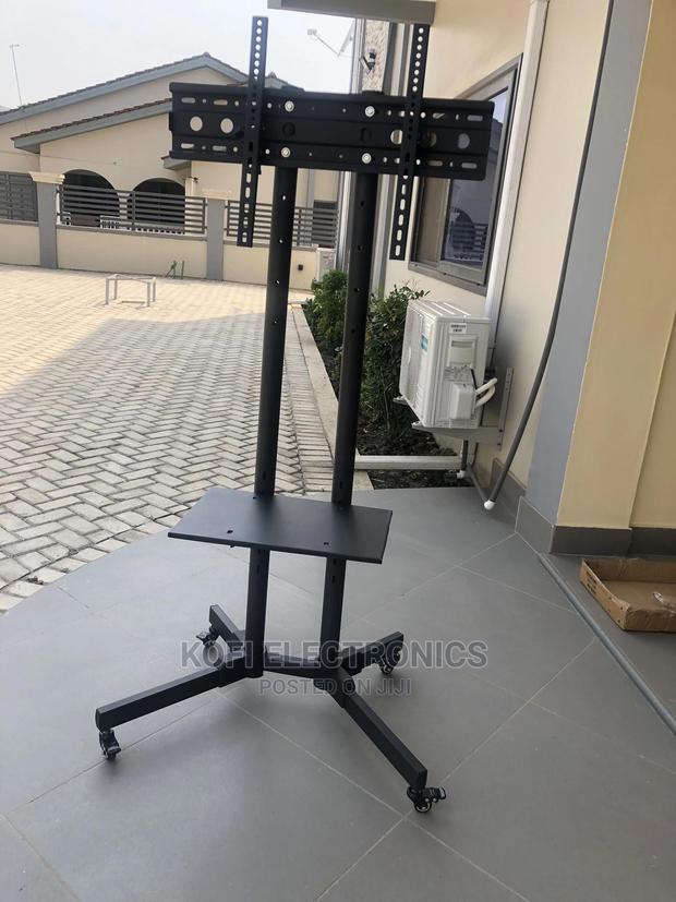 Sleek TV Stand/Tv Trolley for 37′′-70′′ TV · Photo 4