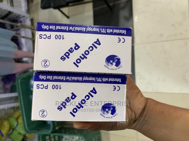 Alcohol Prep Pad/Alcohol Swabs/Alcohol Wipes · Photo 3