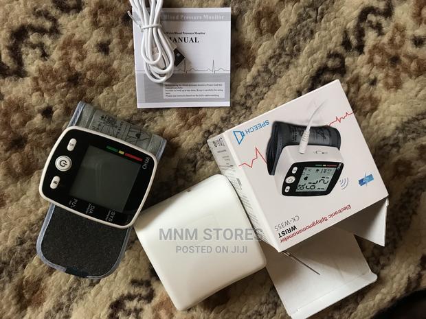 Automatic Wrist Blood Pressure Monitor · Photo 4