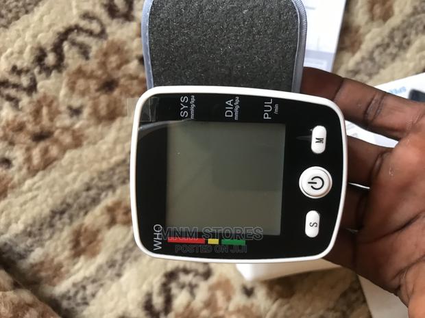 Rechargeable Wrist Blood Pressure Monitor · Photo 3