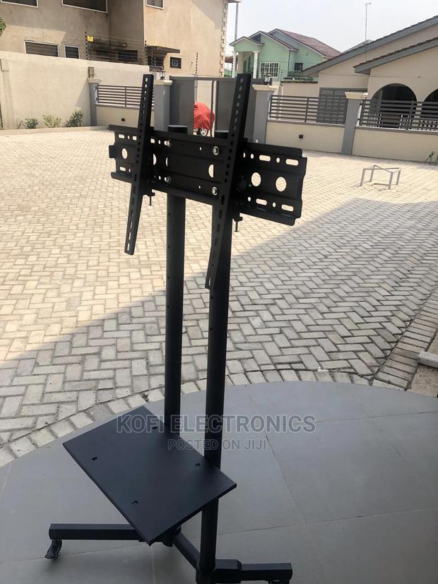 360 Degree Rotating Metal Casters W/ Sleeve TV Stand 32-70 · Photo 2