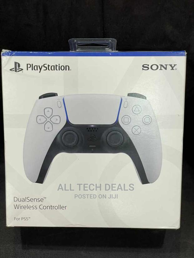 Play Statioon 5 Controller · Photo 2