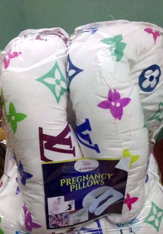 Pregnancy Pillow · Photo 4