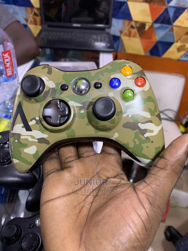 Xbox 360 Pads Available · Photo 4