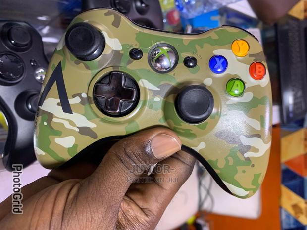 Xbox 360 Pads Available · Photo 3