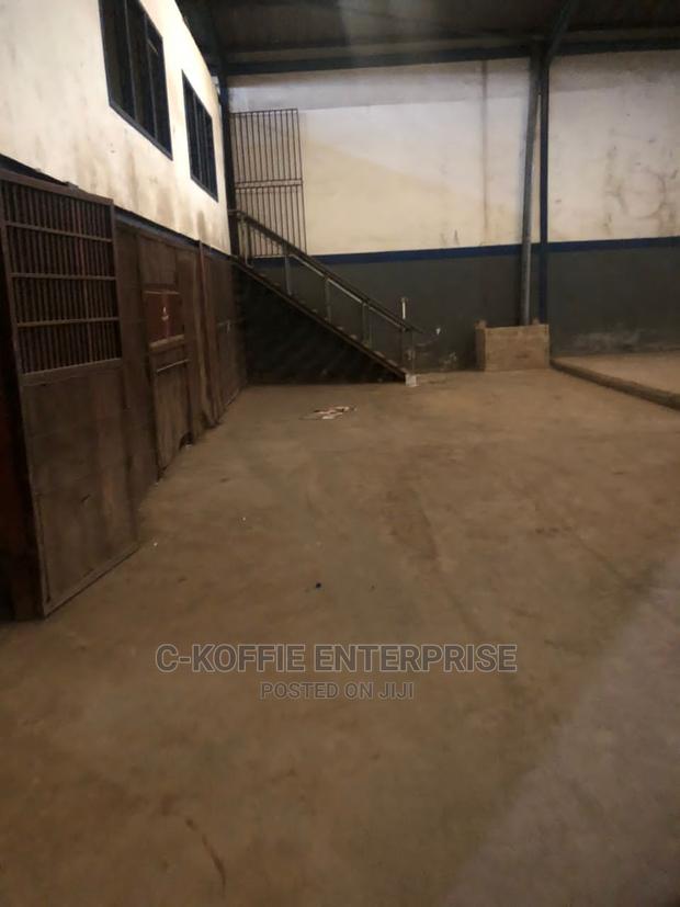 992 SQM Warehouse Offices at Graphic-Stc 4 Rent · Photo 3