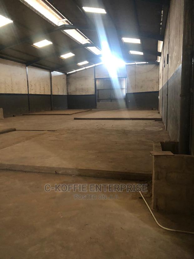 992 SQM Warehouse Offices at Graphic-Stc 4 Rent · Photo 2