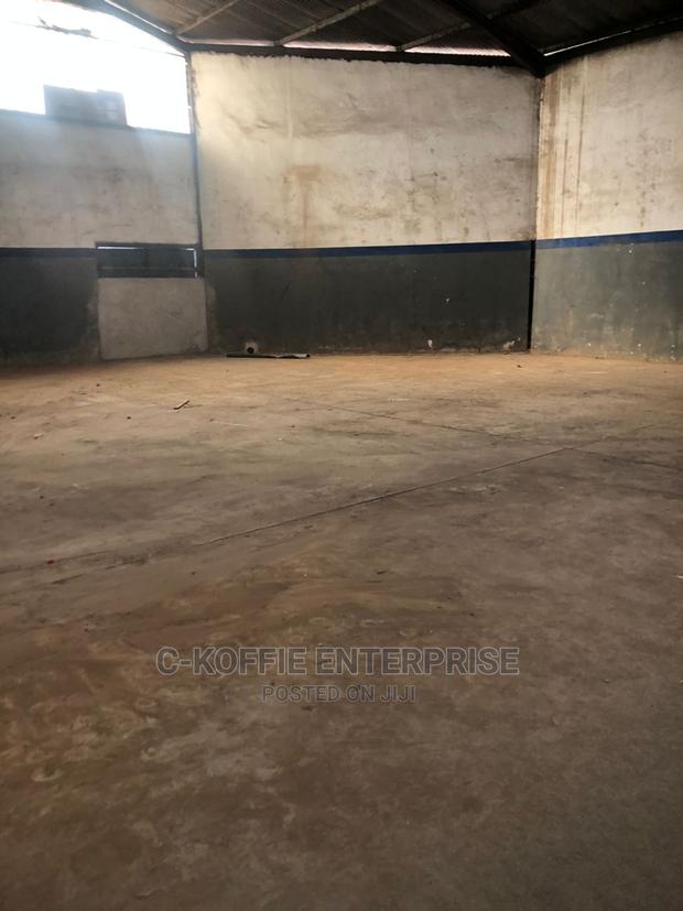 992 SQM Warehouse Offices at Graphic-Stc 4 Rent · Photo 4