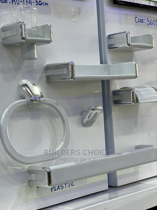 Bathroom Accessories (Thick Plastic) · Photo 2