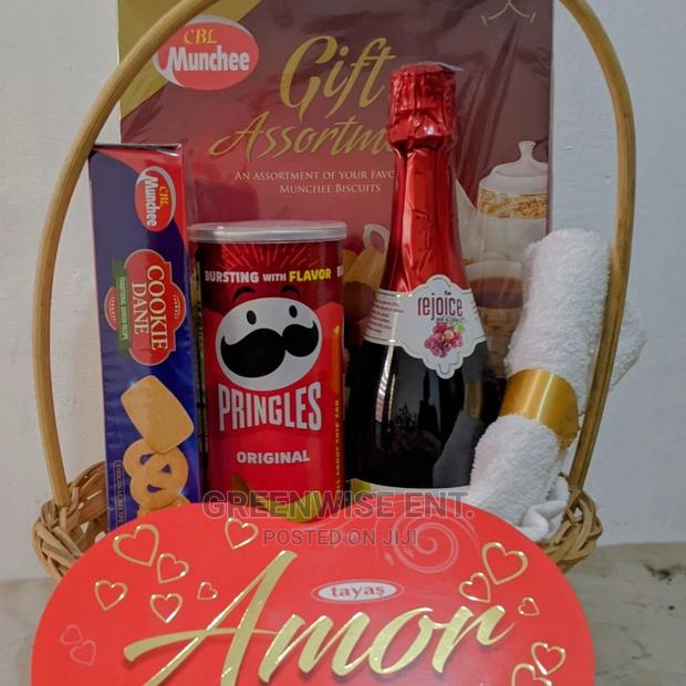 Valentines Day Gift Hamper For Her · Photo 4