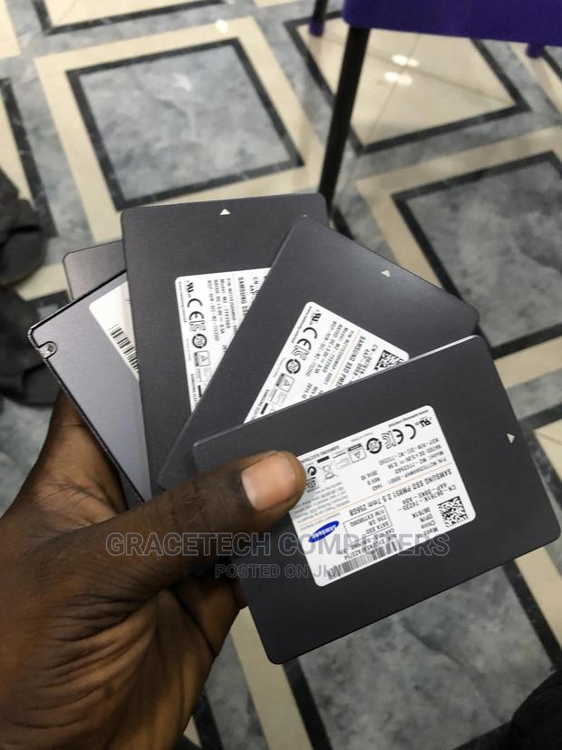 Samsung 256gb 2.5inch SSD · Photo 3