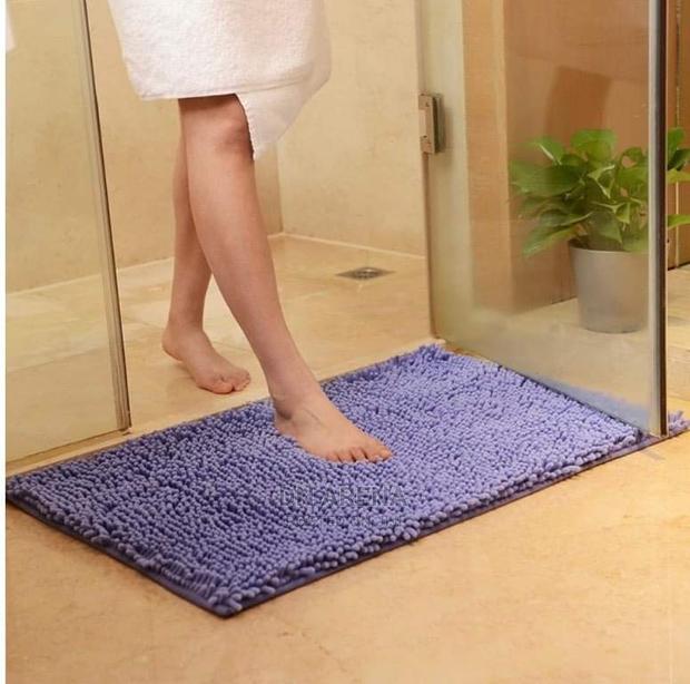 Microfiber Chenille Bath Mat / Rug · Photo 2
