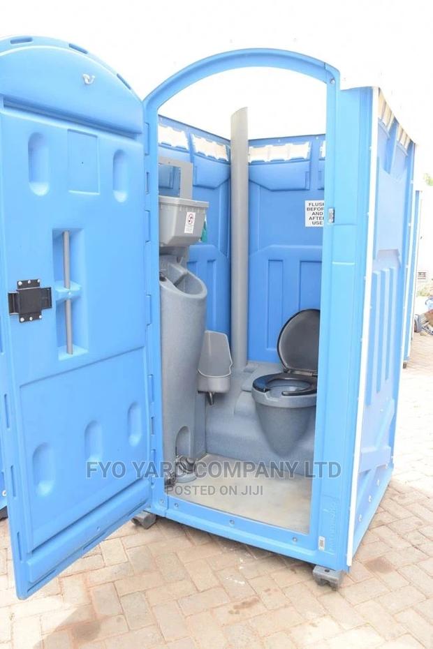 Mobile Toilet in Pairs for Rent at Affordable With Cleaning · Photo 1