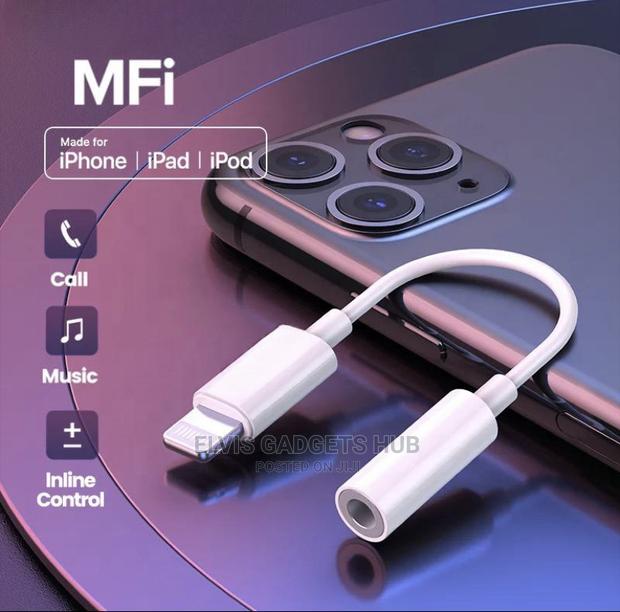 Lightning to 3.5 Mm Headphone Jack Adapter · Photo 2