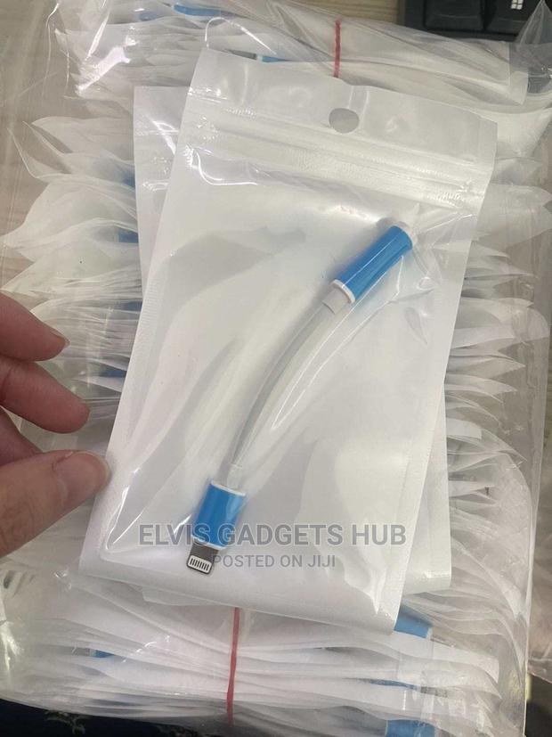 Lightning to 3.5 Mm Headphone Jack Adapter · Photo 3