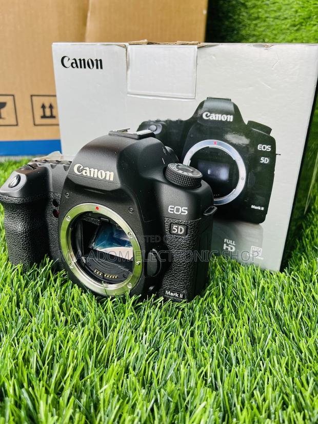Canon 5D Mark II Full Body Only Camera · Photo 2