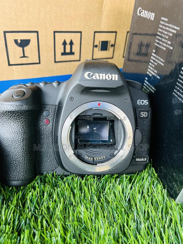 Body Only Camera 5D Mark II Canon · Photo 2