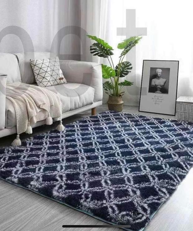 160* 230cm Faux Fur Center Rug · Photo 2