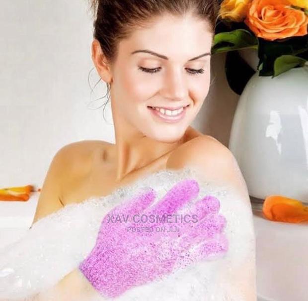 Exfoliating Gloves · Photo 4