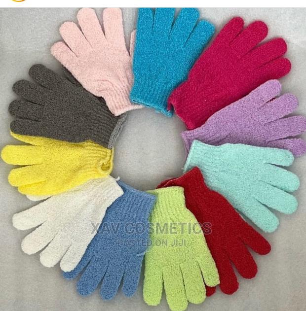 Exfoliating Gloves · Photo 3
