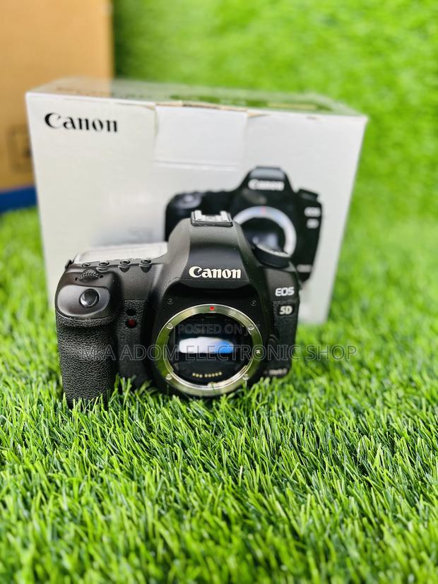 5D Canon Mark !! Body Only · Photo 2