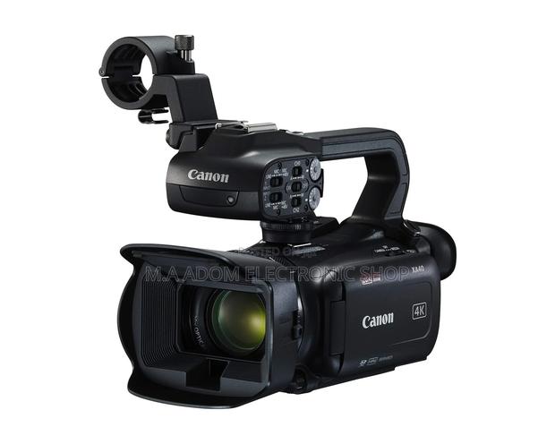 Canon Xa40 UHD Camcorder Handheld · Photo 2