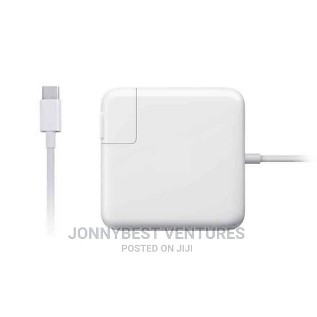 Macbook Type C 61W Charger · Photo 4