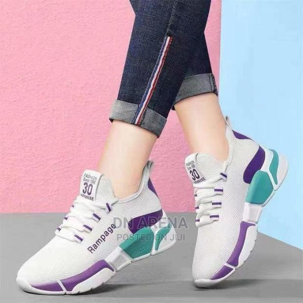 Ladies Sneakers · Photo 4