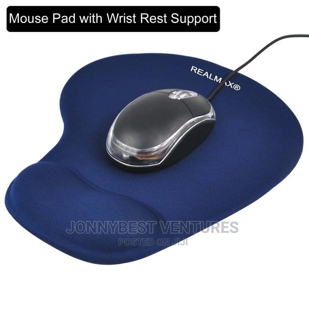 Mouse Pad With Wrist Support · Photo 3