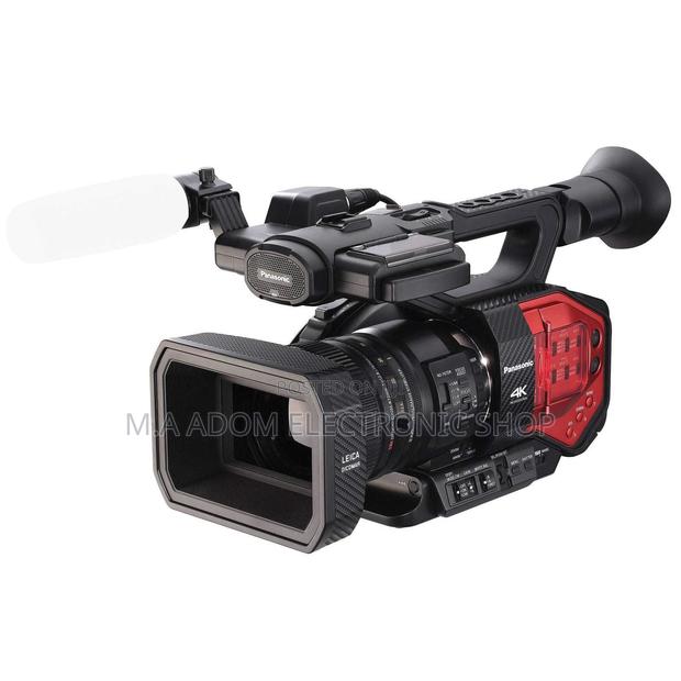 Panasonic AG-DVX200 UHD Handheld Video Camera · Photo 2