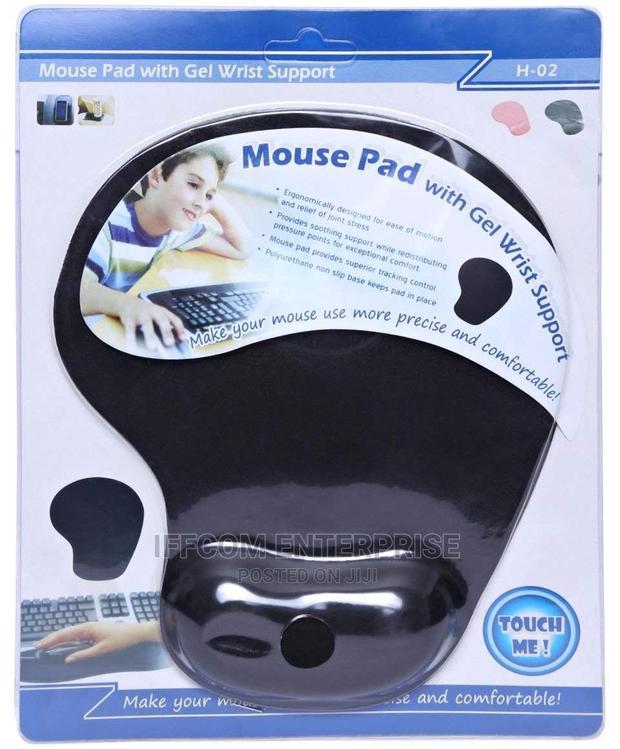 Mouse Pad With Gel Wrist Support · Photo 2