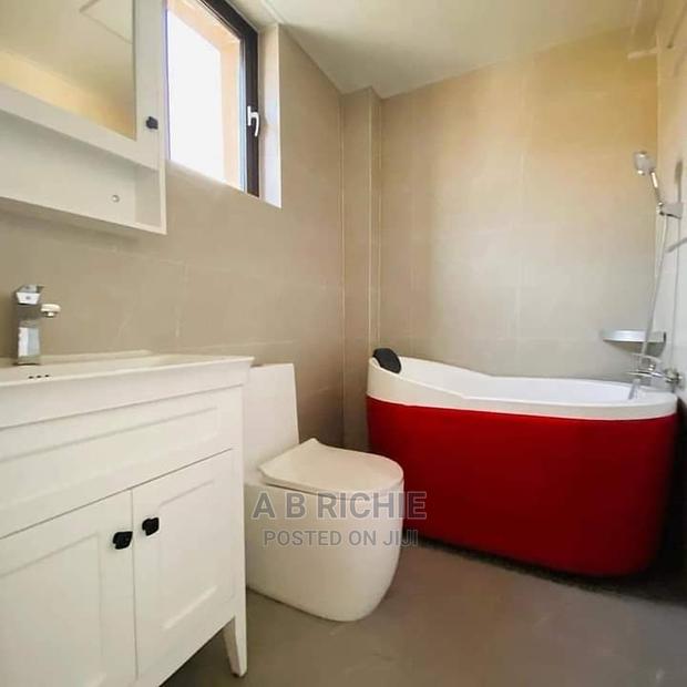 5bdrm Townhouse/Terrace in East Legon for Sale · Photo 2