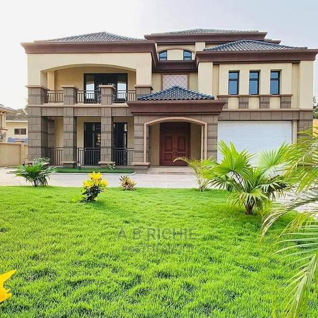 5bdrm Townhouse/Terrace in East Legon for Sale · Photo 1