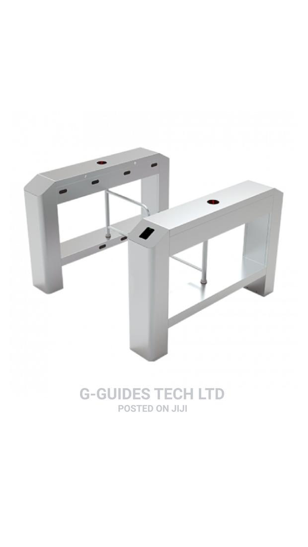 Zkteco Sbtl3022 Swing Barrier · Photo 2