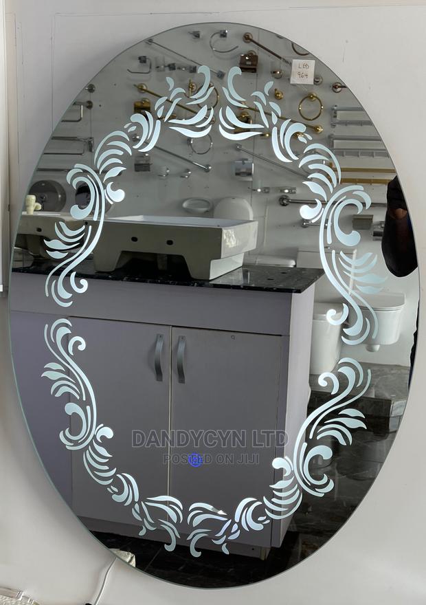 Mirror With Led Light · Photo 4
