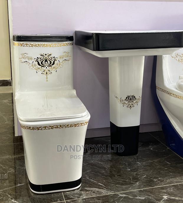 Water Closet With Wash Hand Basin · Photo 3