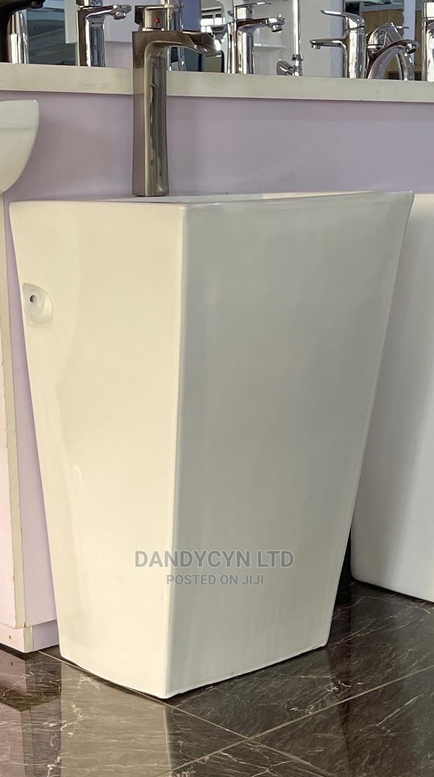 Standing Wash Hand Basin · Photo 3