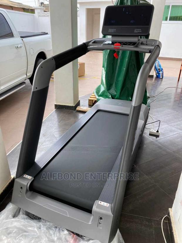 Oma 6140ea Commercial Treadmill 200kg · Photo 4