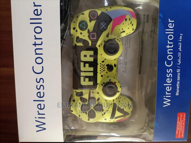FIFA Ps4 Controllers · Photo 2