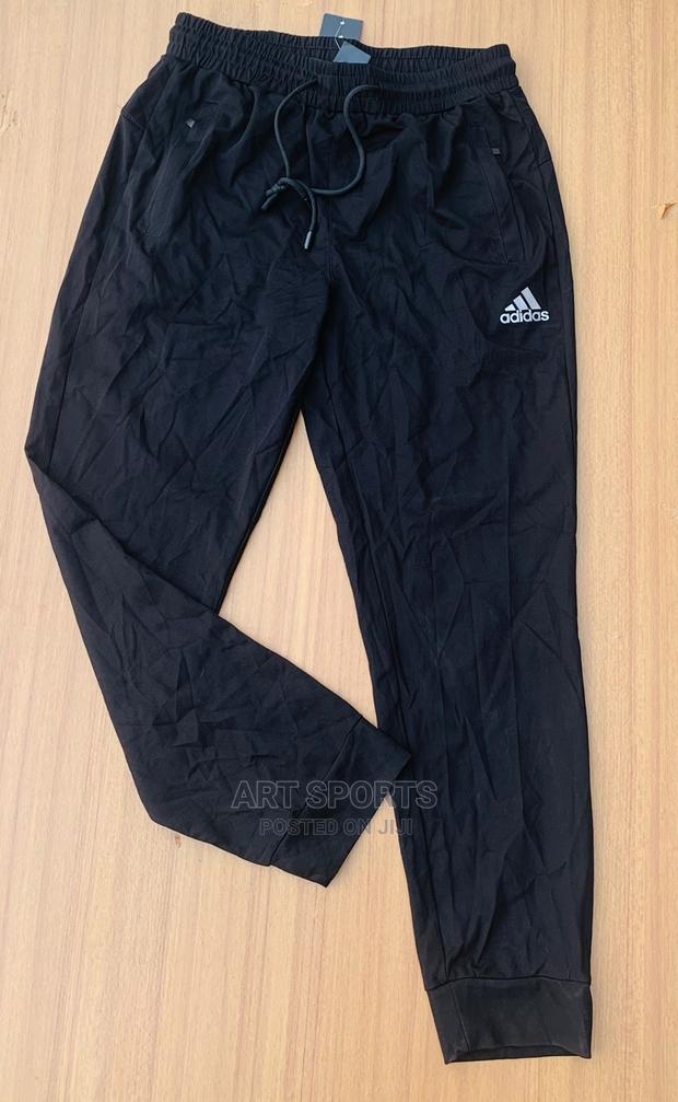Adidas Joggers · Photo 4