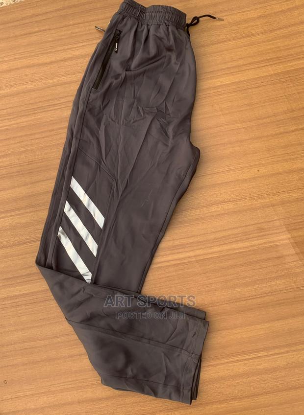 Adidas Joggers · Photo 4